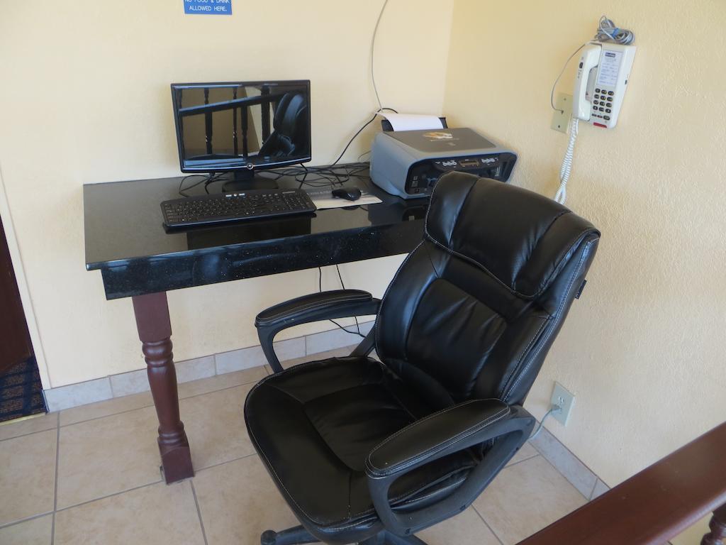 Travelodge By Wyndham Dodge City Ngoại thất bức ảnh